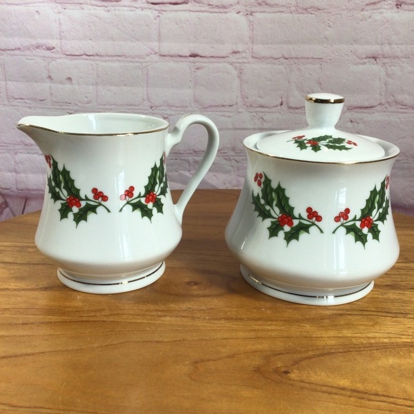 Porcelain Holly Berry Covered Sugar and Creamer Set - Made in Japan - Picture 1 of 7